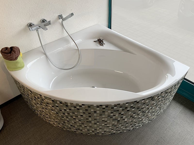 Repabad Taurus Eckbadewanne Bild 1